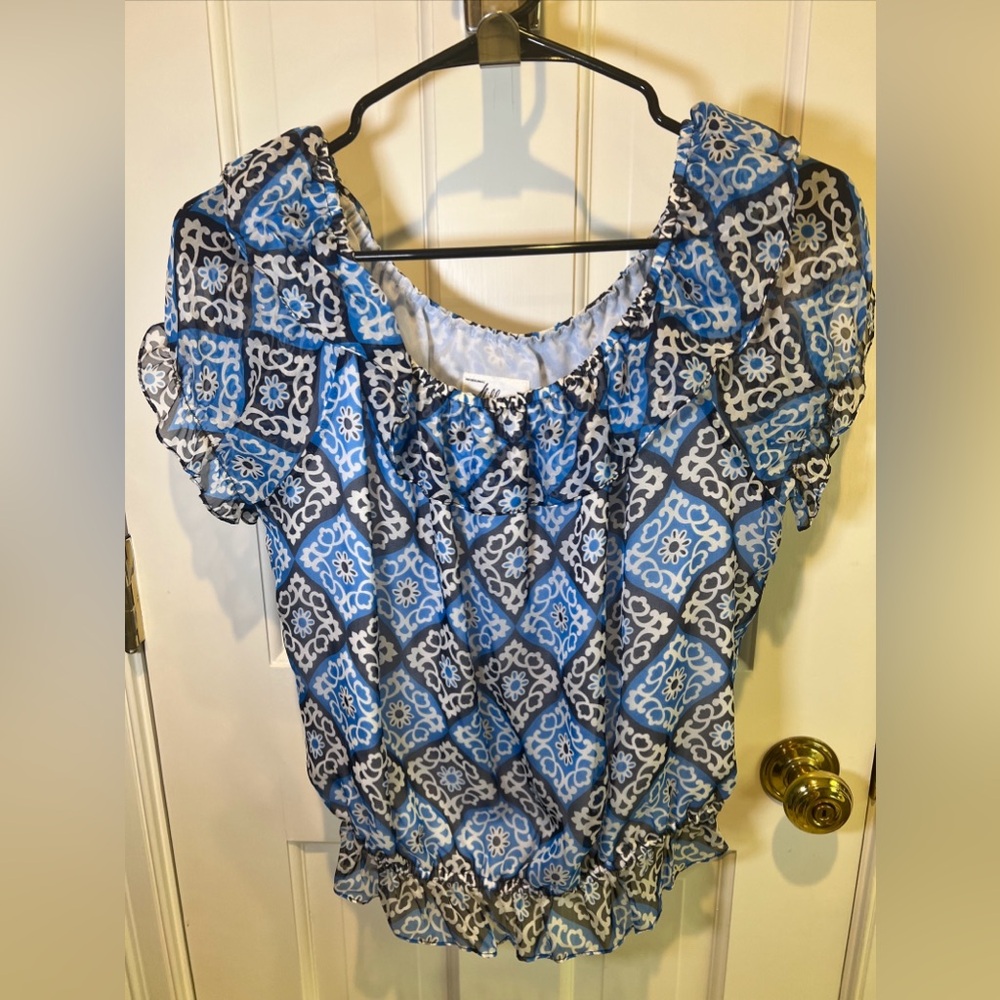 MILLY Blue Short Sleeve Ruffle Neckline‎ Geometric Pattern Silk Top Sz 6